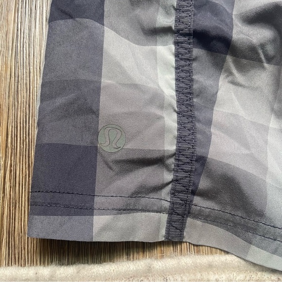 Lululemon Plaid Women's Athletic Shorts in Gray - Picture 6 of 12